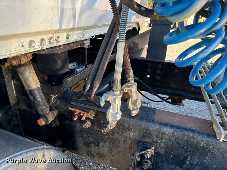 image for item OF9747 1988 White GMC WIA semi truck