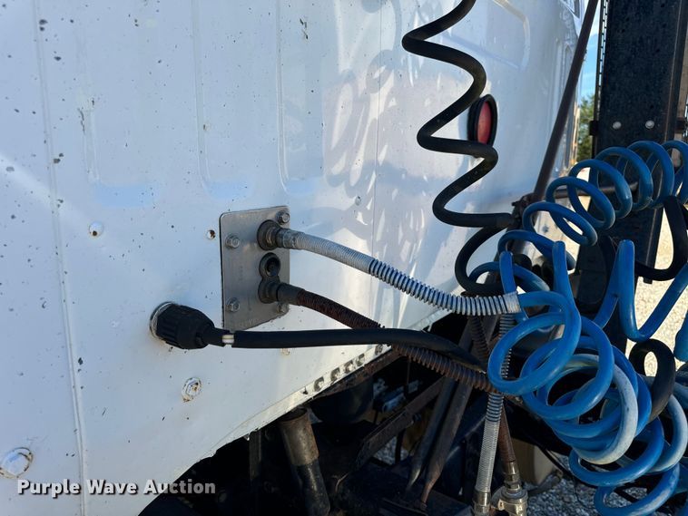 image for item OF9747 1988 White GMC WIA semi truck