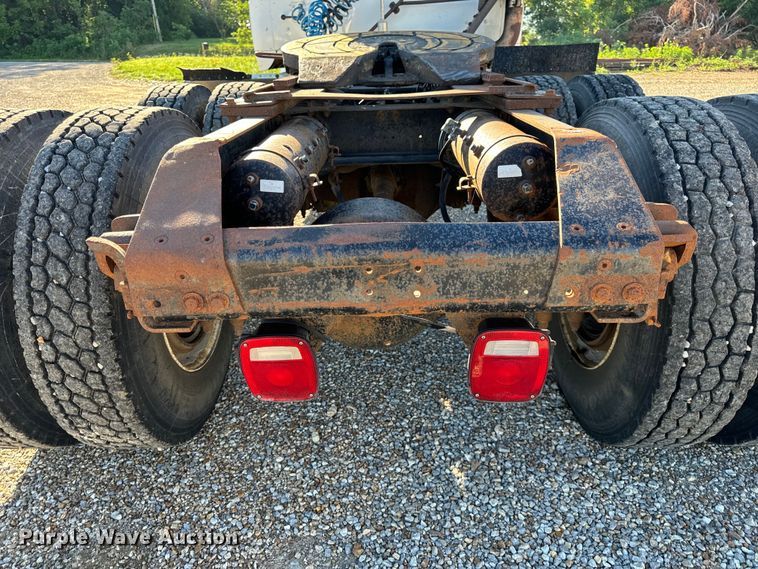 image for item OF9747 1988 White GMC WIA semi truck