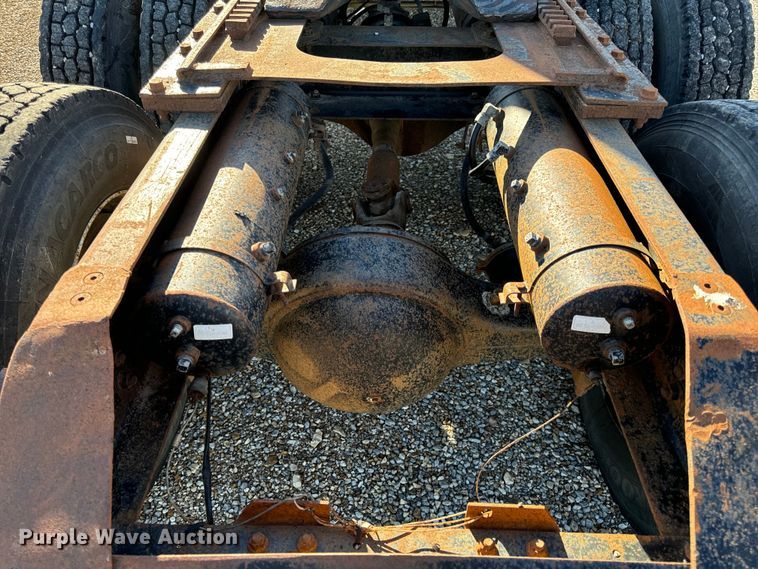 image for item OF9747 1988 White GMC WIA semi truck