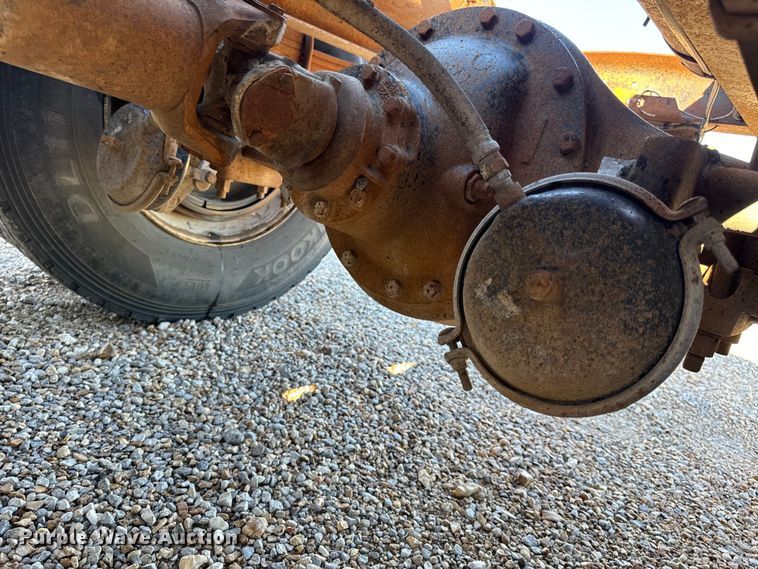 image for item OF9747 1988 White GMC WIA semi truck