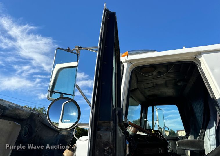 image for item OF9747 1988 White GMC WIA semi truck