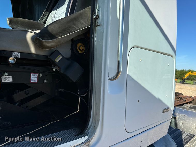 image for item OF9747 1988 White GMC WIA semi truck