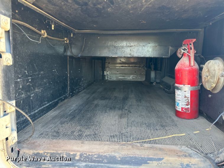 image for item OF9747 1988 White GMC WIA semi truck