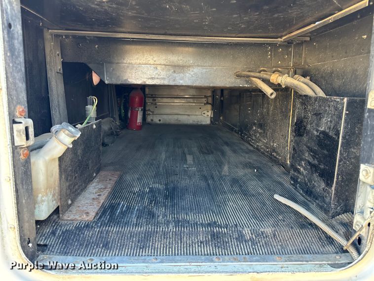 image for item OF9747 1988 White GMC WIA semi truck