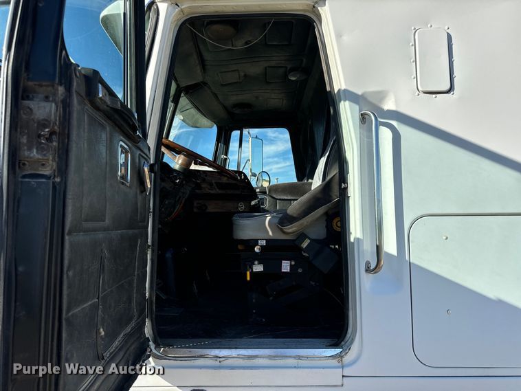 image for item OF9747 1988 White GMC WIA semi truck