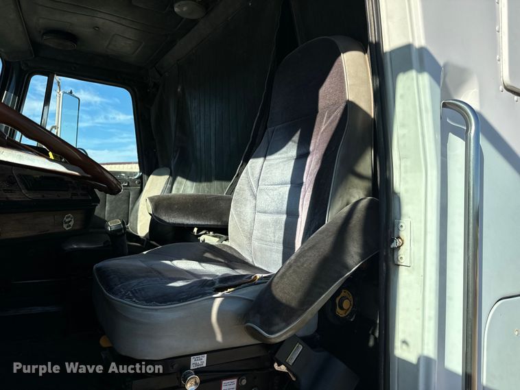 image for item OF9747 1988 White GMC WIA semi truck