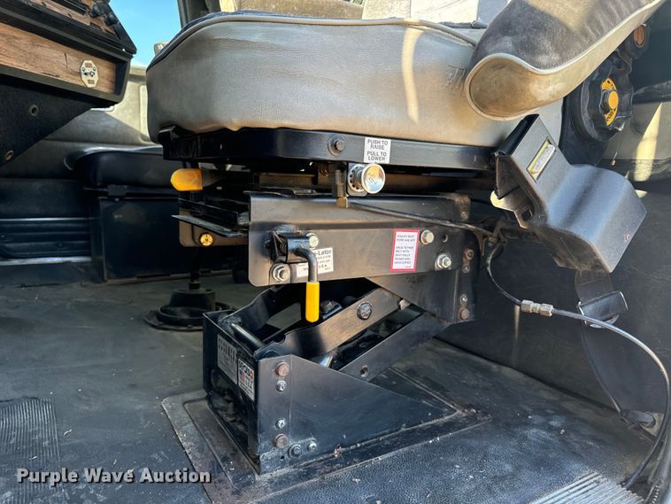 image for item OF9747 1988 White GMC WIA semi truck