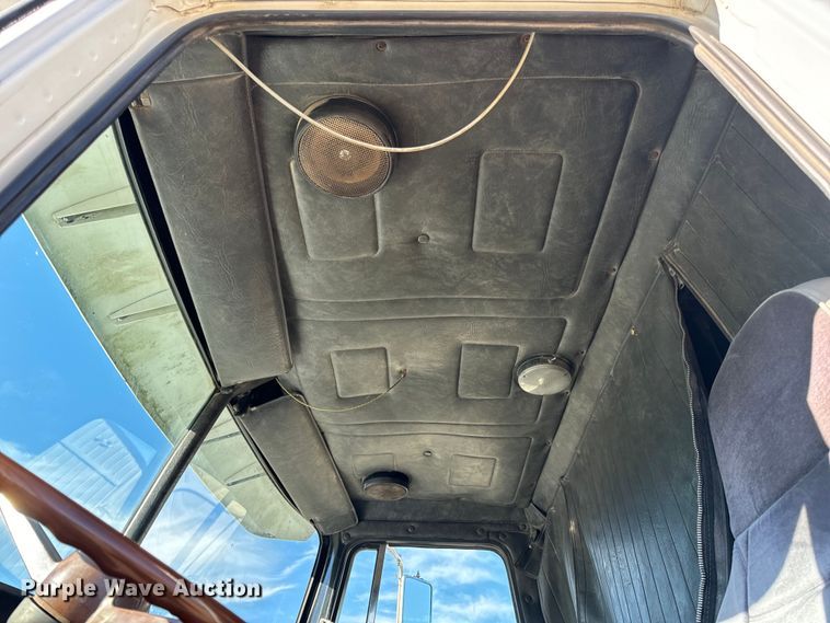 image for item OF9747 1988 White GMC WIA semi truck