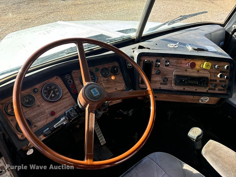 image for item OF9747 1988 White GMC WIA semi truck