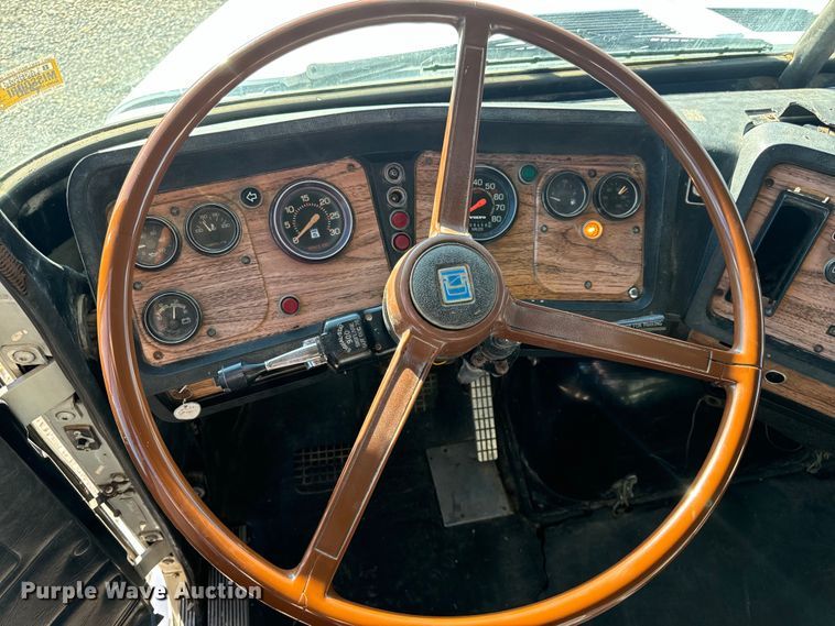 image for item OF9747 1988 White GMC WIA semi truck