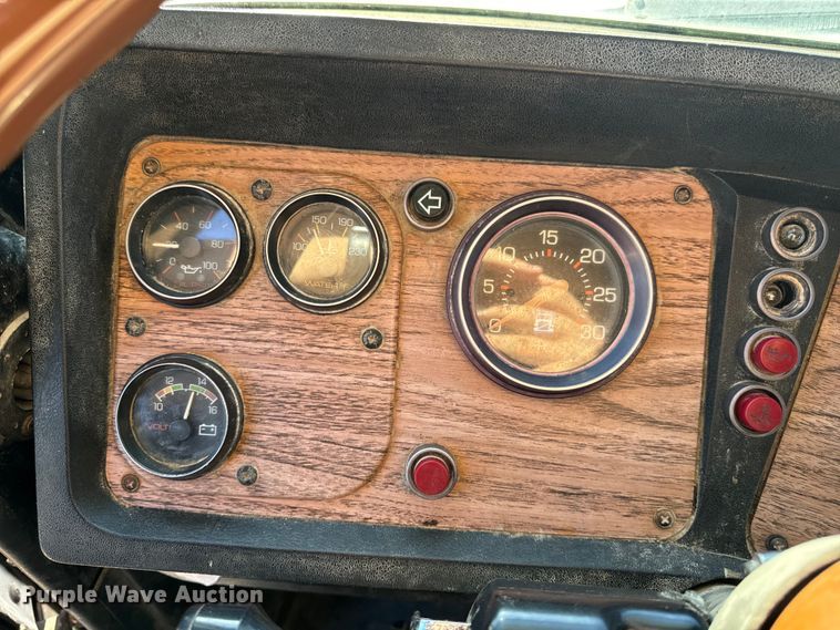 image for item OF9747 1988 White GMC WIA semi truck