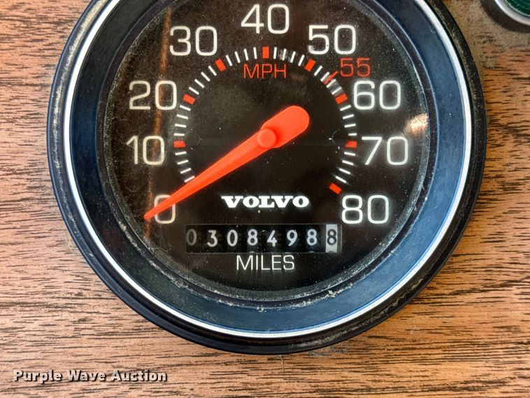 image for item OF9747 1988 White GMC WIA semi truck