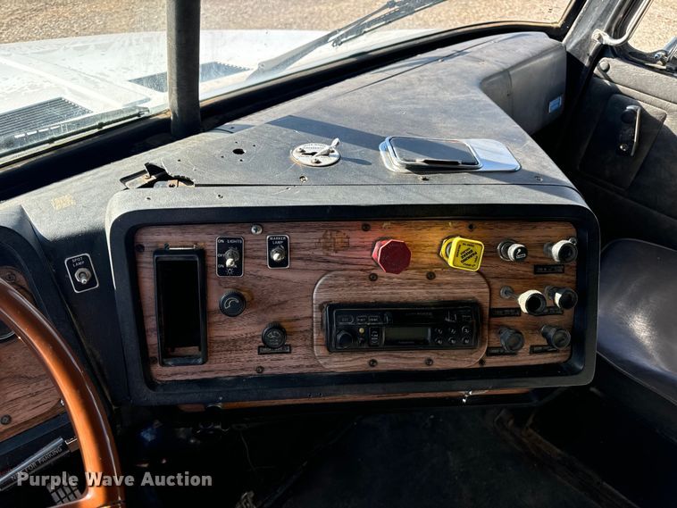 image for item OF9747 1988 White GMC WIA semi truck