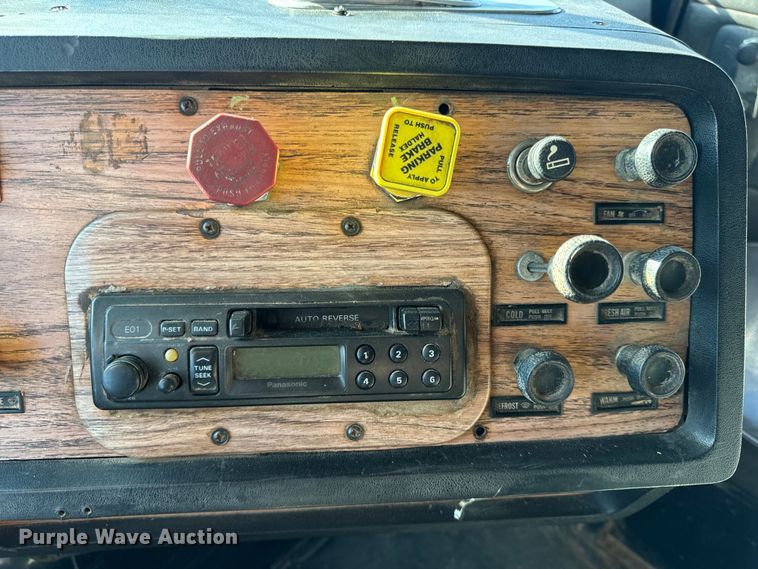 image for item OF9747 1988 White GMC WIA semi truck