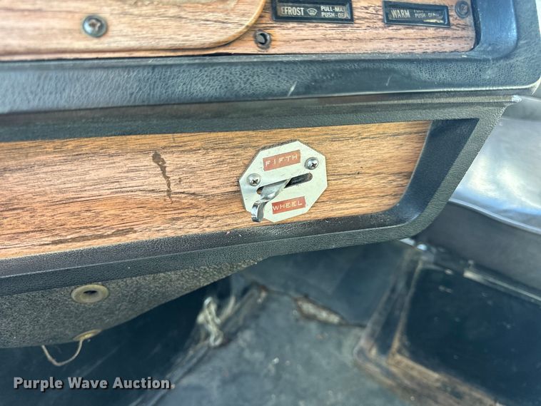 image for item OF9747 1988 White GMC WIA semi truck