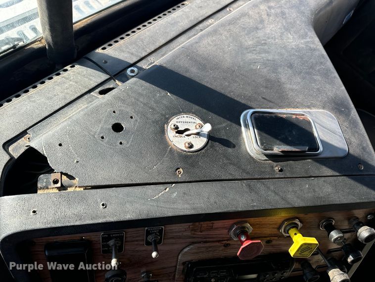 image for item OF9747 1988 White GMC WIA semi truck