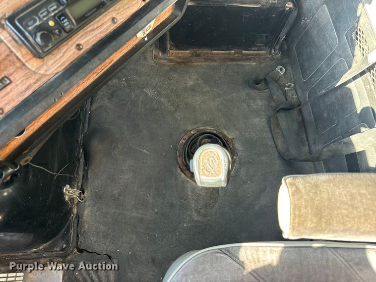 image for item OF9747 1988 White GMC WIA semi truck