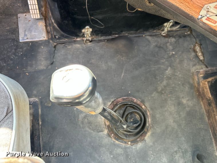 image for item OF9747 1988 White GMC WIA semi truck