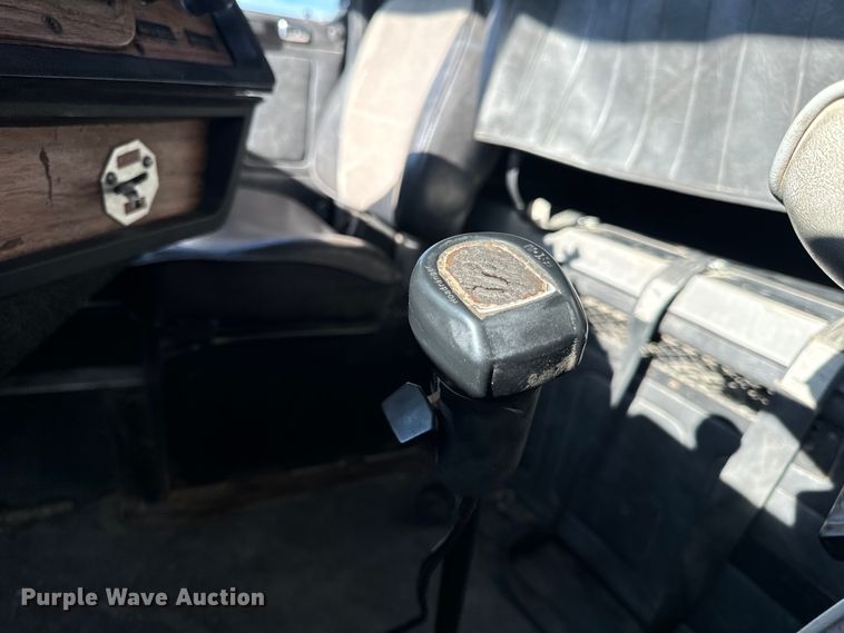 image for item OF9747 1988 White GMC WIA semi truck