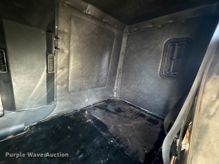 image for item OF9747 1988 White GMC WIA semi truck