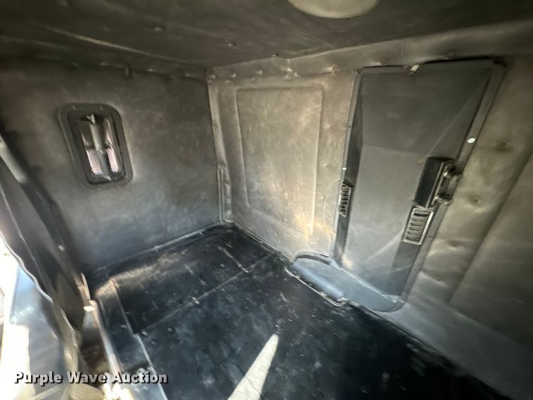 image for item OF9747 1988 White GMC WIA semi truck