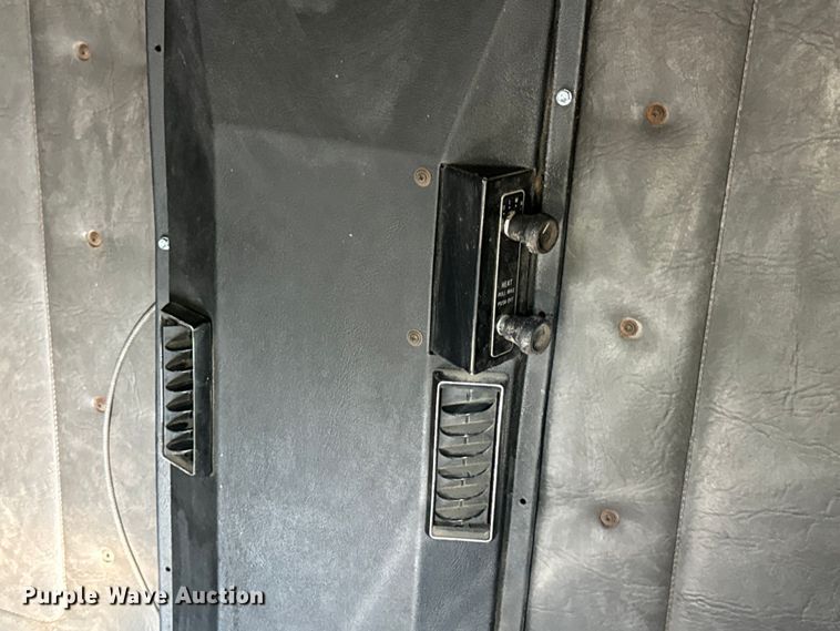 image for item OF9747 1988 White GMC WIA semi truck