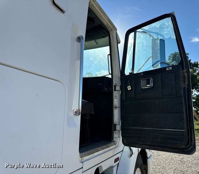 image for item OF9747 1988 White GMC WIA semi truck