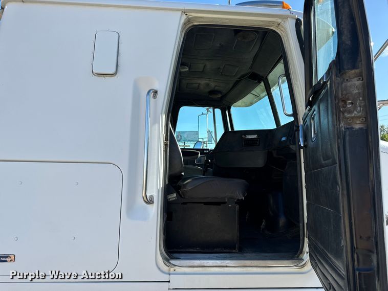 image for item OF9747 1988 White GMC WIA semi truck