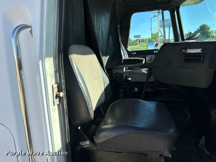 image for item OF9747 1988 White GMC WIA semi truck