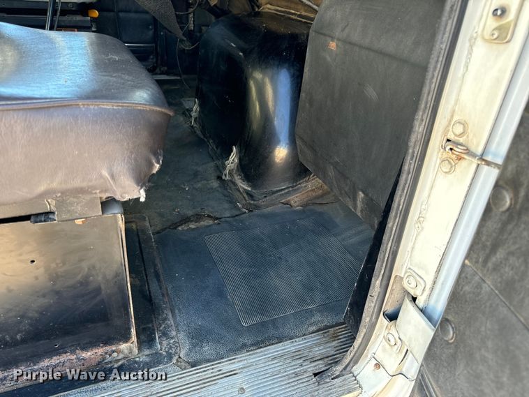 image for item OF9747 1988 White GMC WIA semi truck