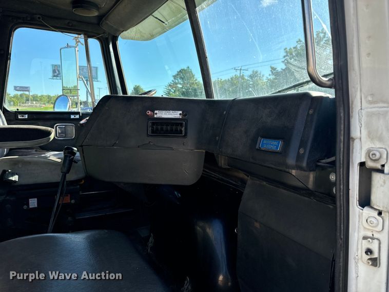 image for item OF9747 1988 White GMC WIA semi truck