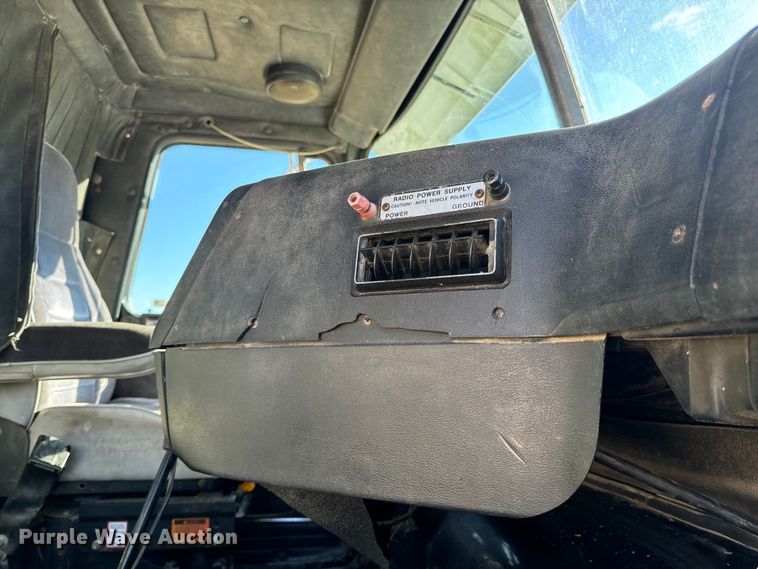 image for item OF9747 1988 White GMC WIA semi truck