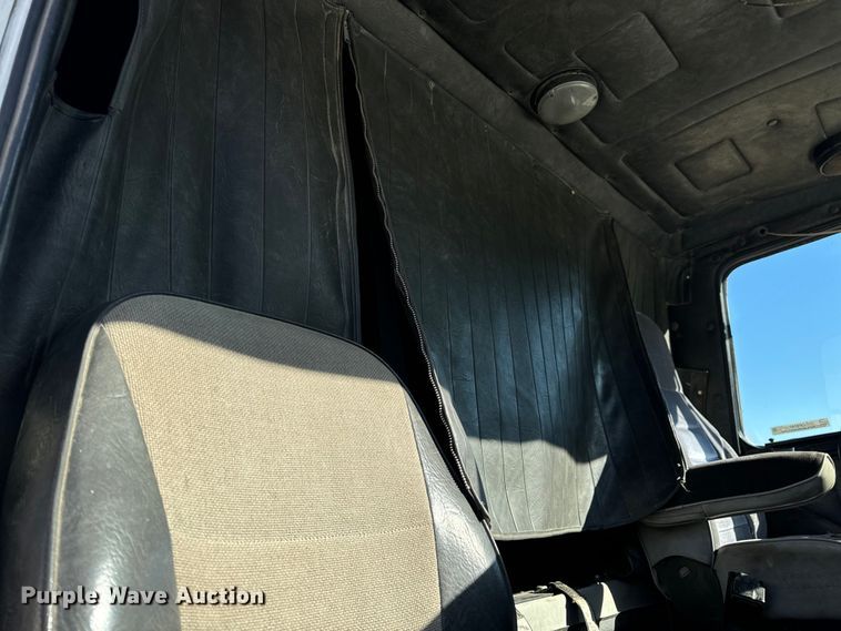 image for item OF9747 1988 White GMC WIA semi truck