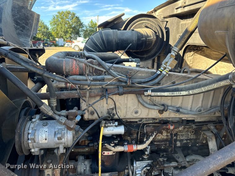 image for item OF9747 1988 White GMC WIA semi truck