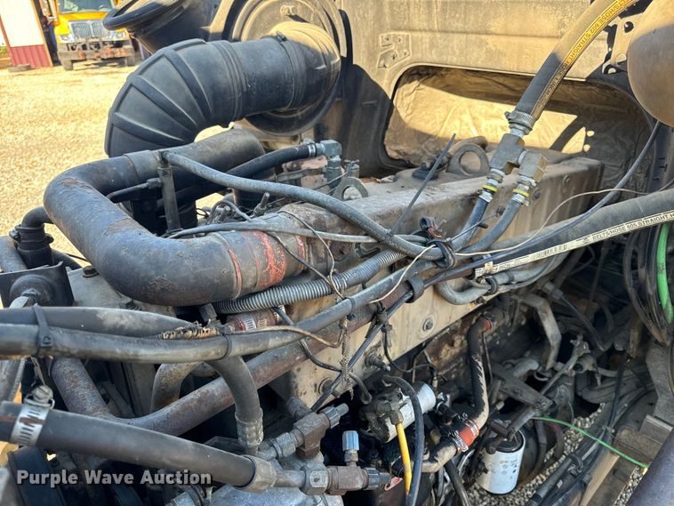 image for item OF9747 1988 White GMC WIA semi truck