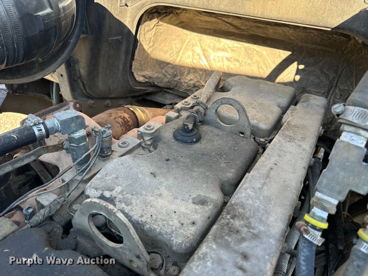 image for item OF9747 1988 White GMC WIA semi truck