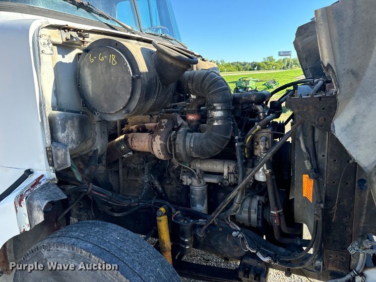 image for item OF9747 1988 White GMC WIA semi truck