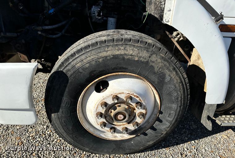 image for item OF9747 1988 White GMC WIA semi truck