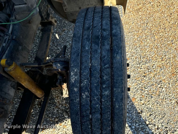 image for item OF9747 1988 White GMC WIA semi truck