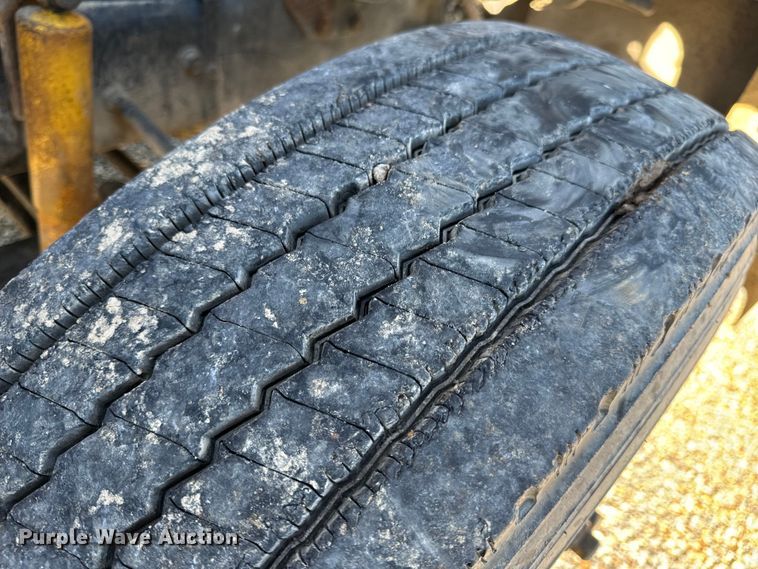 image for item OF9747 1988 White GMC WIA semi truck