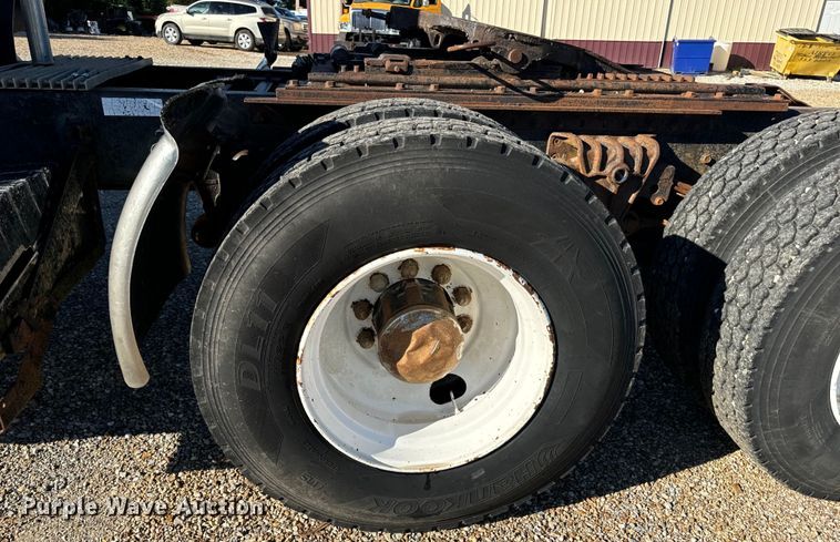 image for item OF9747 1988 White GMC WIA semi truck