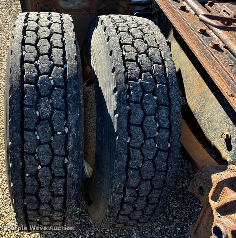 image for item OF9747 1988 White GMC WIA semi truck