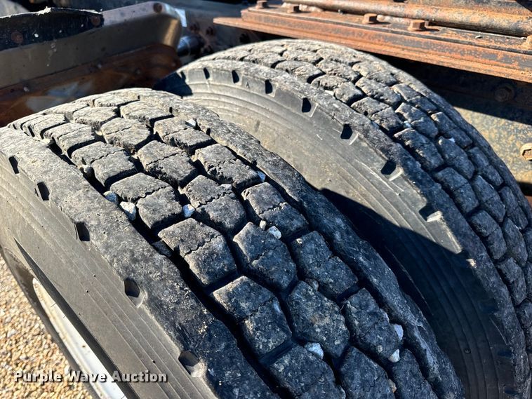 image for item OF9747 1988 White GMC WIA semi truck