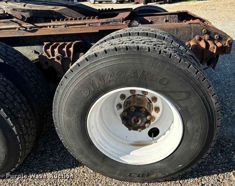 image for item OF9747 1988 White GMC WIA semi truck