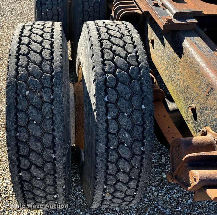 image for item OF9747 1988 White GMC WIA semi truck