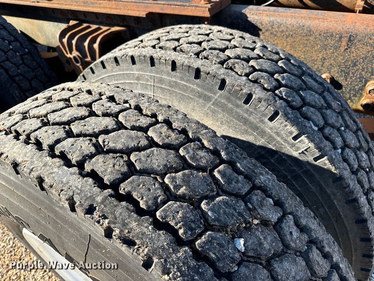 image for item OF9747 1988 White GMC WIA semi truck