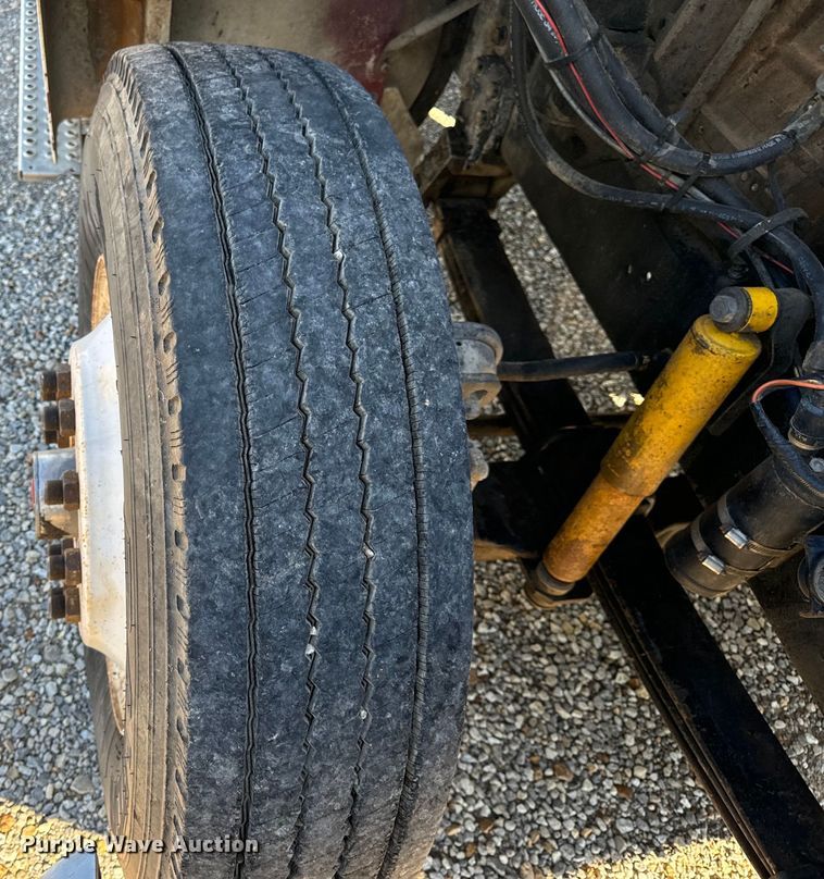 image for item OF9747 1988 White GMC WIA semi truck