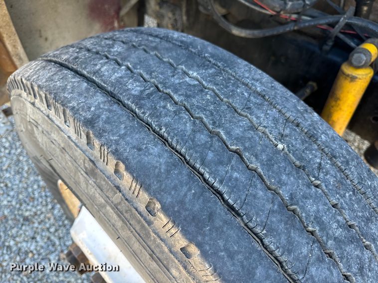 image for item OF9747 1988 White GMC WIA semi truck