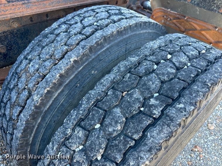 image for item OF9747 1988 White GMC WIA semi truck